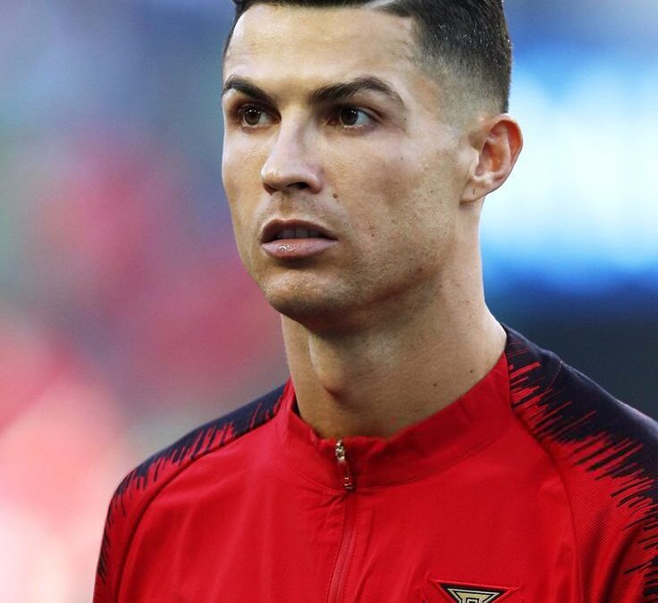 Coiffure footballeur : styles tendance pour un look gagnant