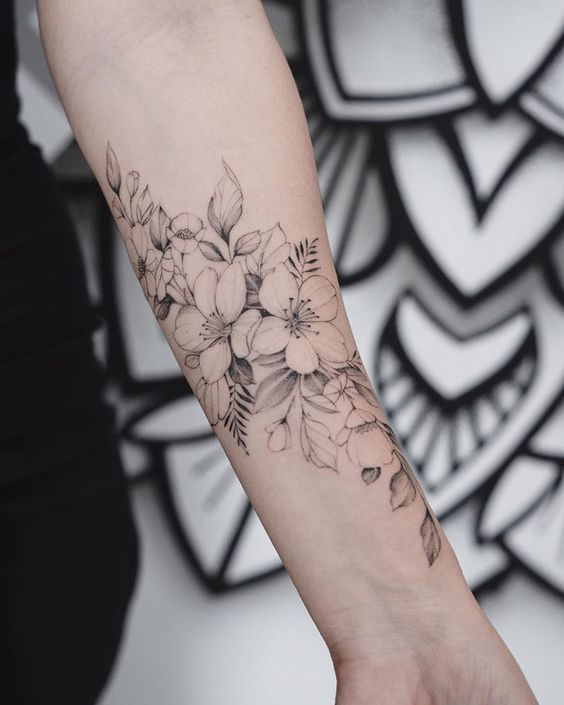 Tatouage Fleur Bras Femme