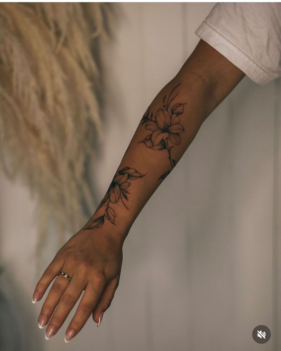 tatouage bras fleur
