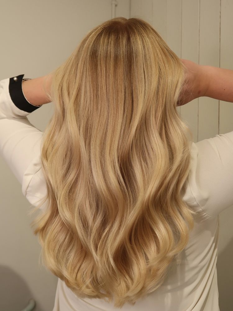Cheveux Blonds Dorés Éclatants