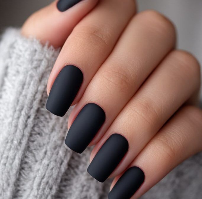 Manucure noire: inspirations et astuces pour des ongles noirs élégants