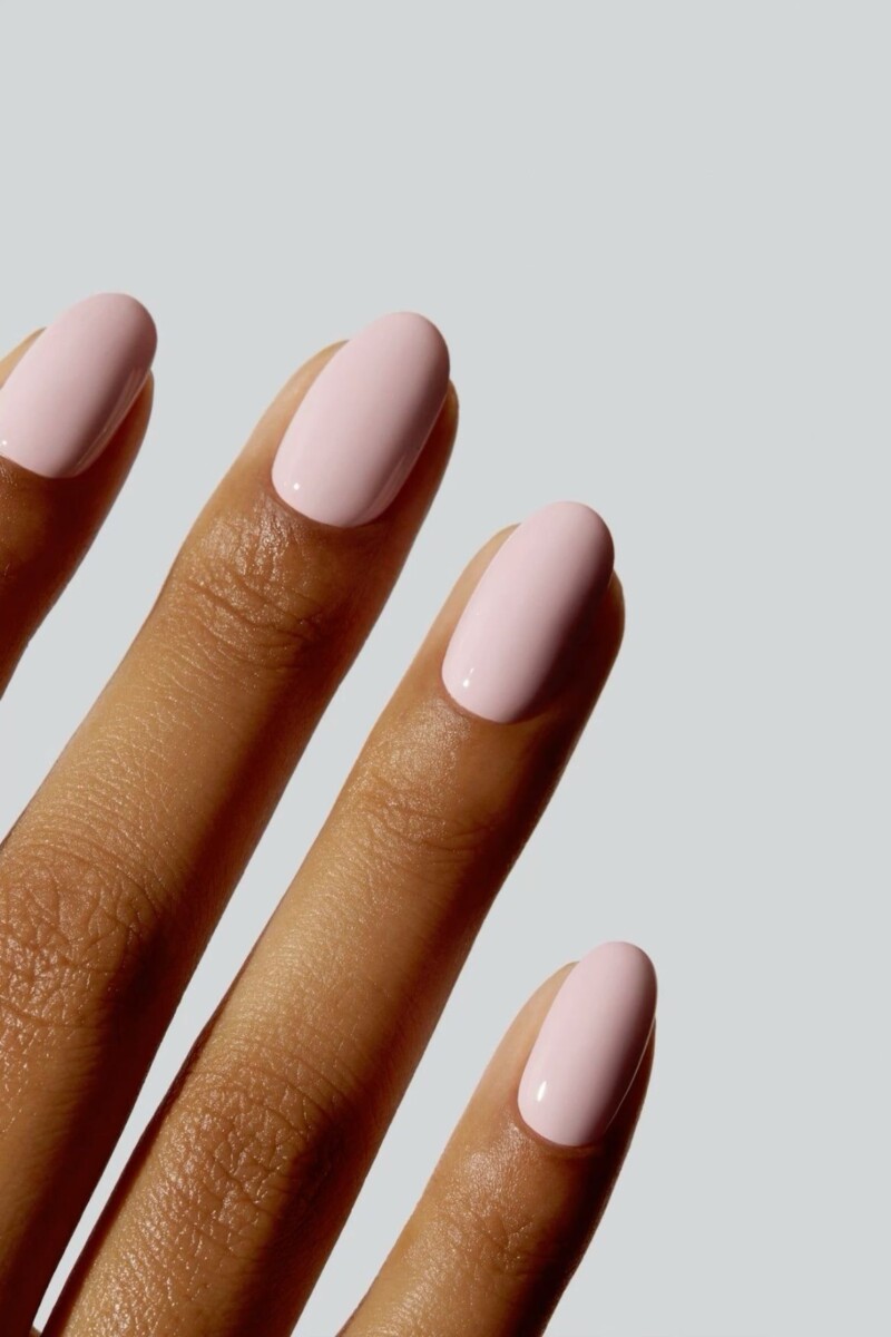 ongles rose poudré