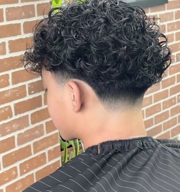 Coupe cheveux bouclés homme: style et entretien au quotidien