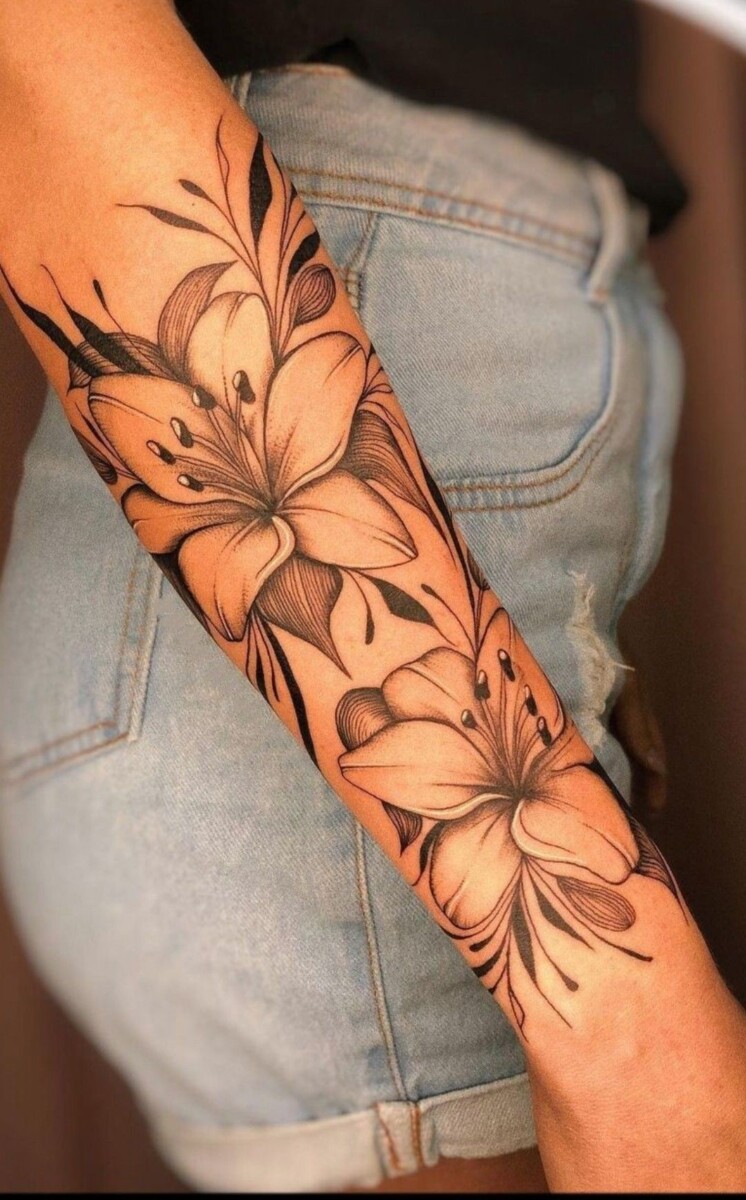 tatouage bras fleur